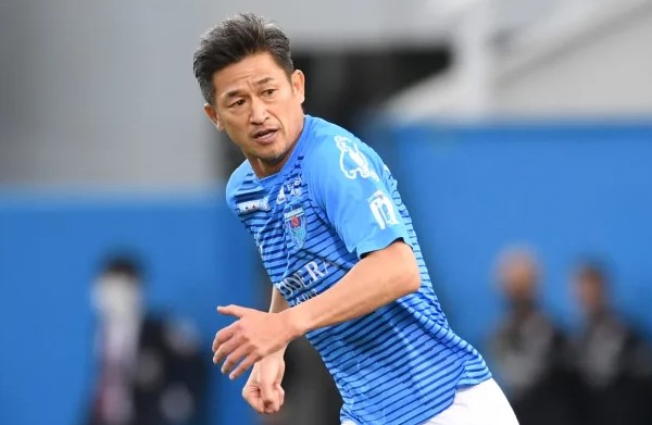 Top 10 Oldest Football Player In The World top-10-oldest-football-player-in-the-world